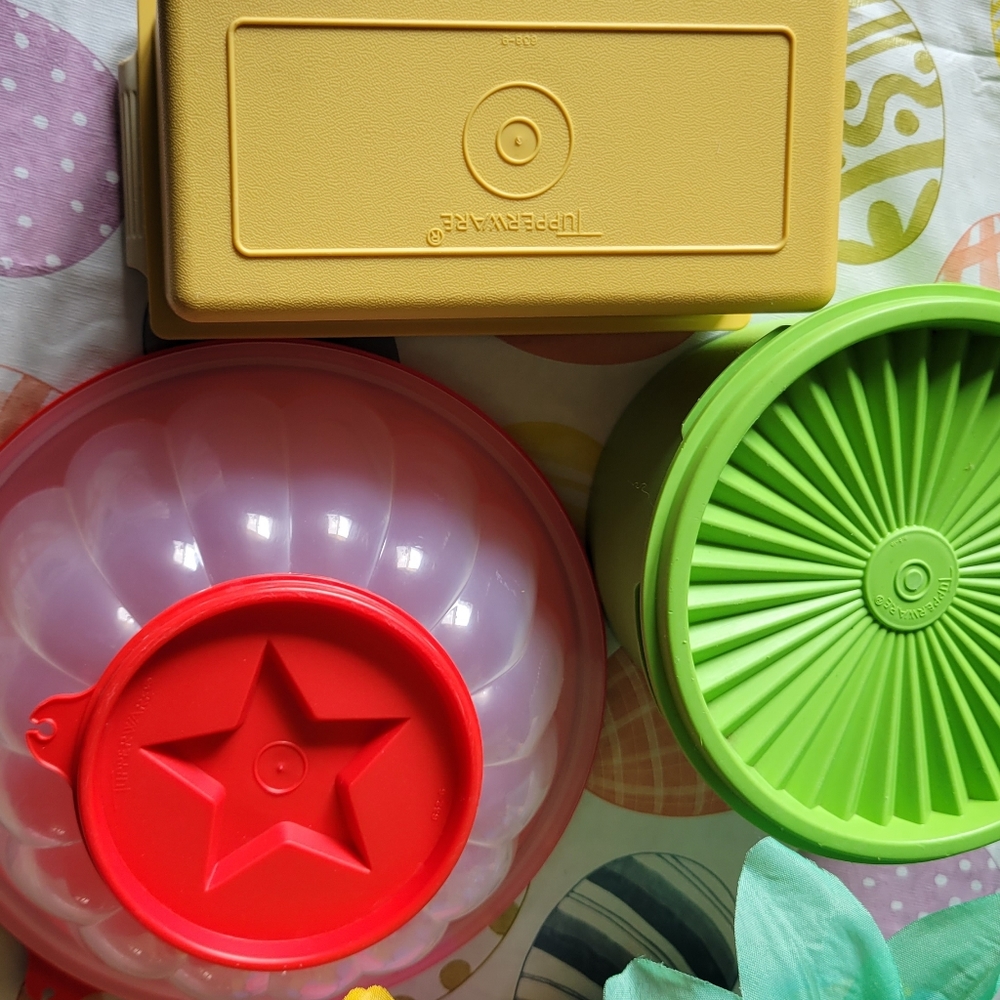 VINTAGE TUPPERWARE BUNDLE